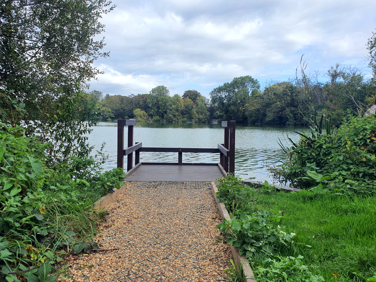 Image of a viewpoint over a lake.